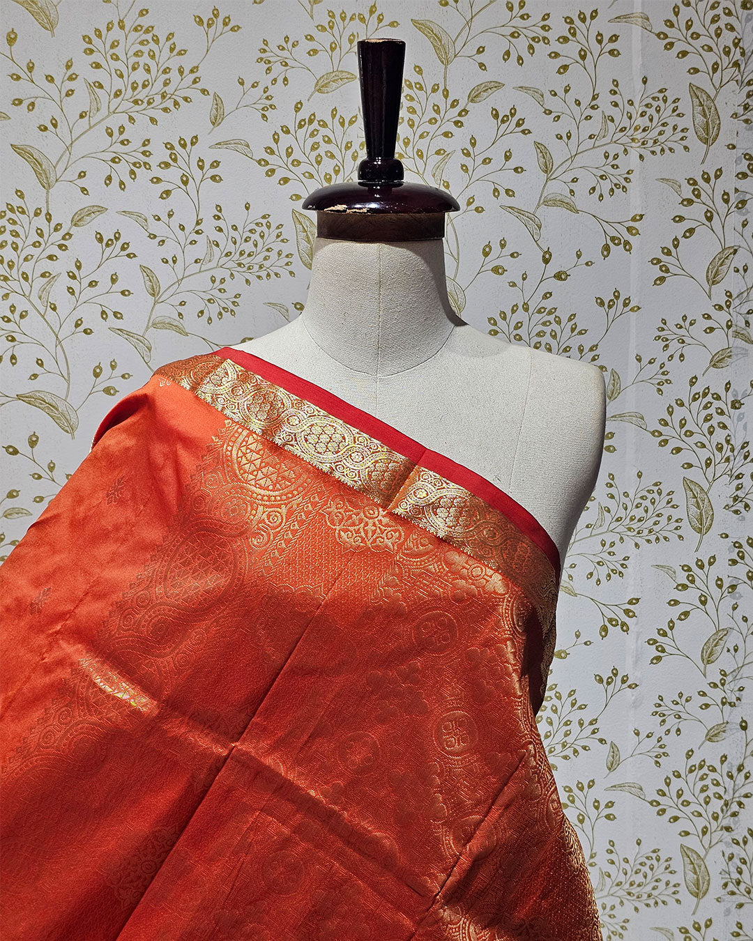 Kanjivaram Silk Saree  Light Gold Jari Butti with Small Border & Brocade Pallu