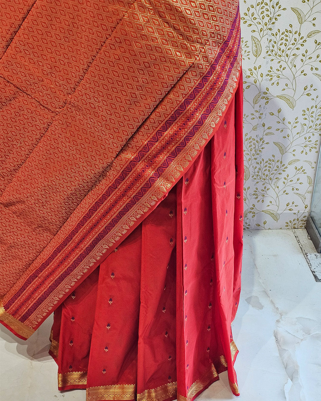 Kanjivaram Silk Saree  Light Gold Jari Meena Butti with Small Border & Brocade Pallu