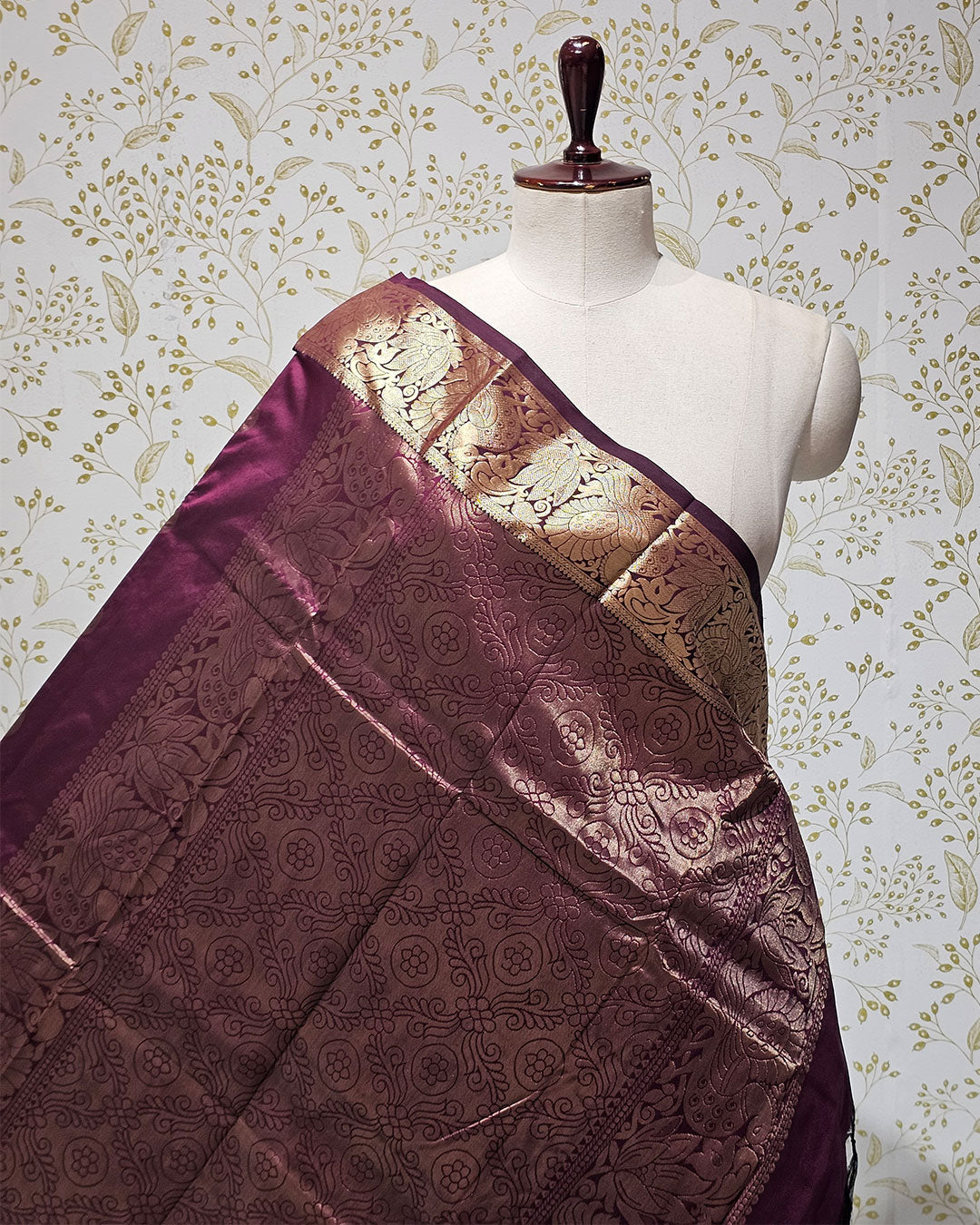 Kanjivaram Silk Saree  Light Gold Jari Butti with 4-Inch Border & Brocade Pallu