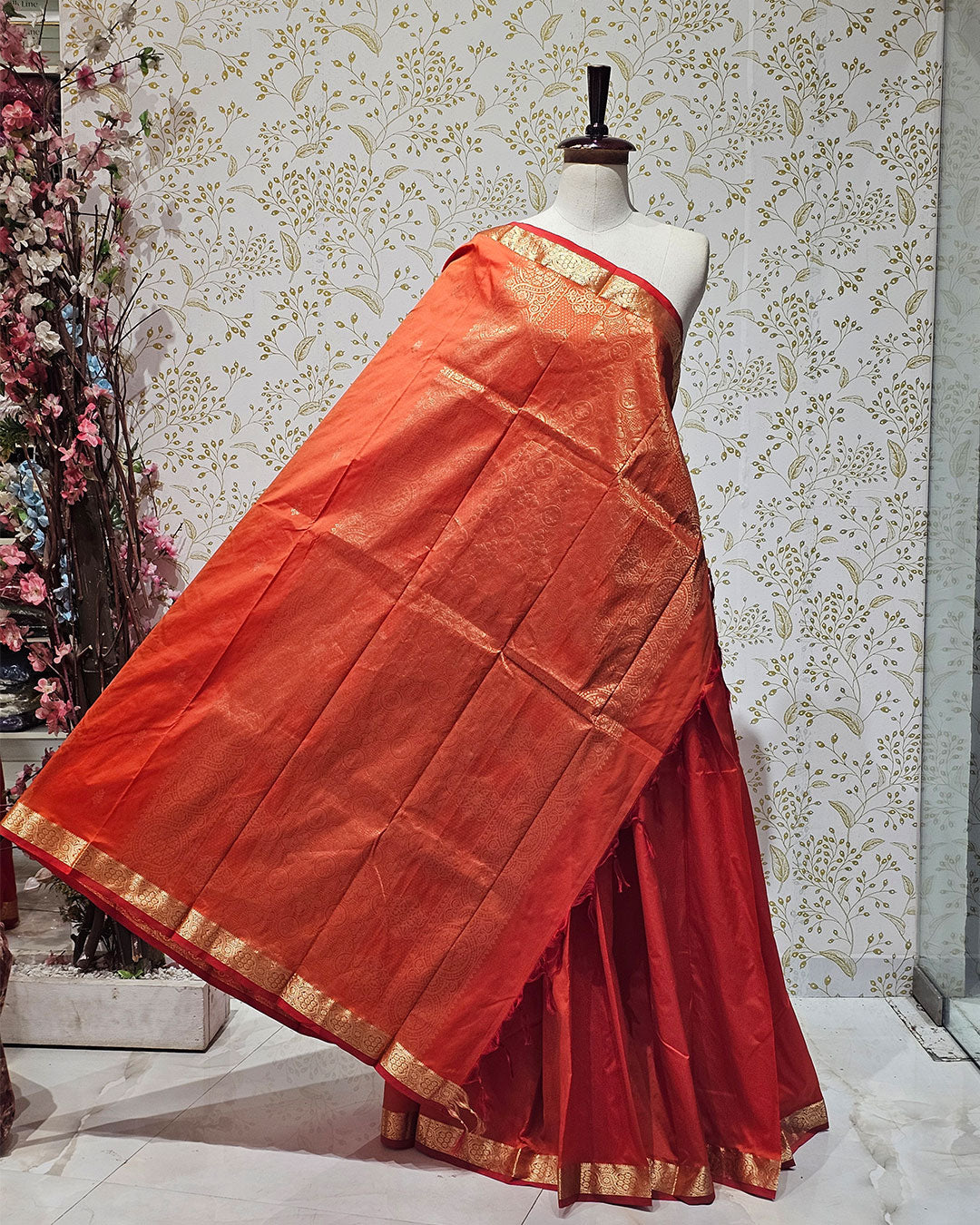 Kanjivaram Silk Saree  Light Gold Jari Butti with Small Border & Brocade Pallu