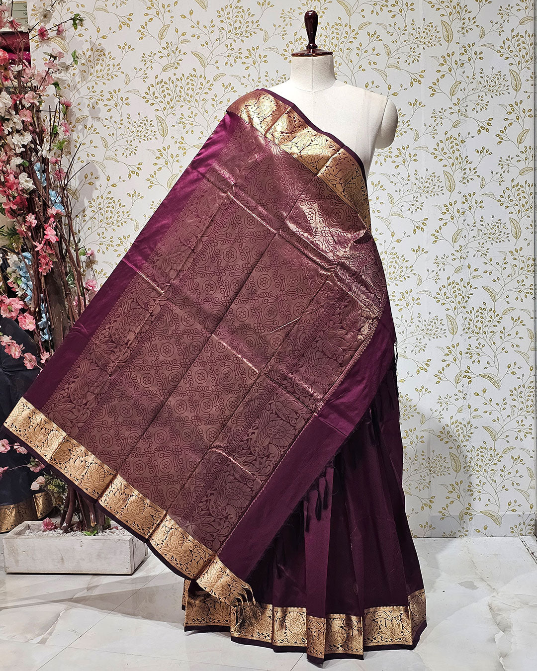Kanjivaram Silk Saree  Light Gold Jari Butti with 4-Inch Border & Brocade Pallu