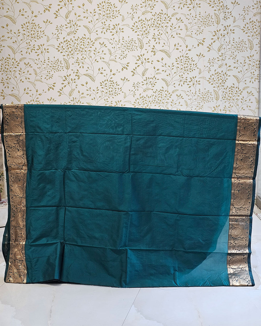 Kanjivaram Silk Saree  Light Gold Jari Butti with 4-Inch Border & Brocade Pallu