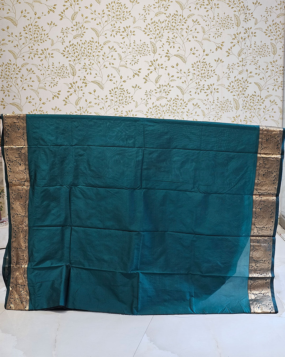 Kanjivaram Silk Saree  Light Gold Jari Butti with 4-Inch Border & Brocade Pallu