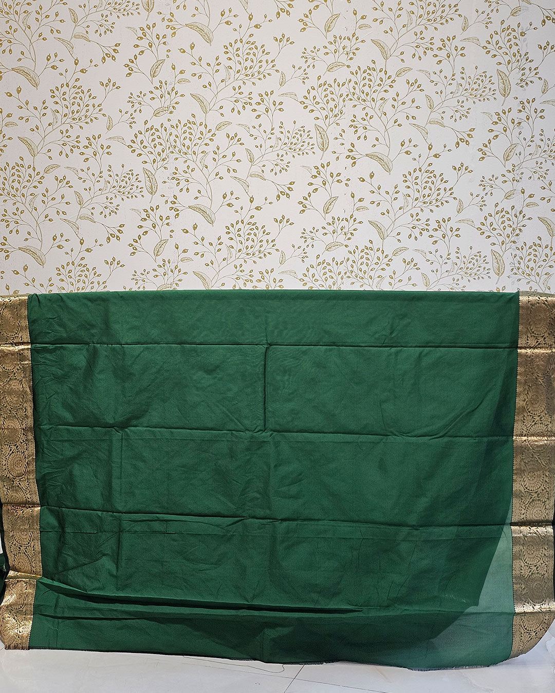 Kanjivaram Silk Saree  Light Gold Jari Butta Butti with 4-Inch Border & Brocade Pallu
