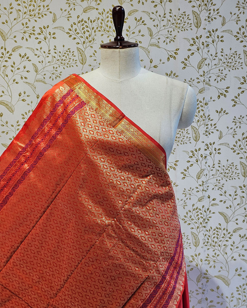 Kanjivaram Silk Saree  Light Gold Jari Meena Butti with Small Border & Brocade Pallu