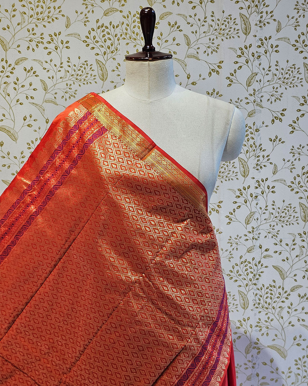 Kanjivaram Silk Saree  Light Gold Jari Meena Butti with Small Border & Brocade Pallu