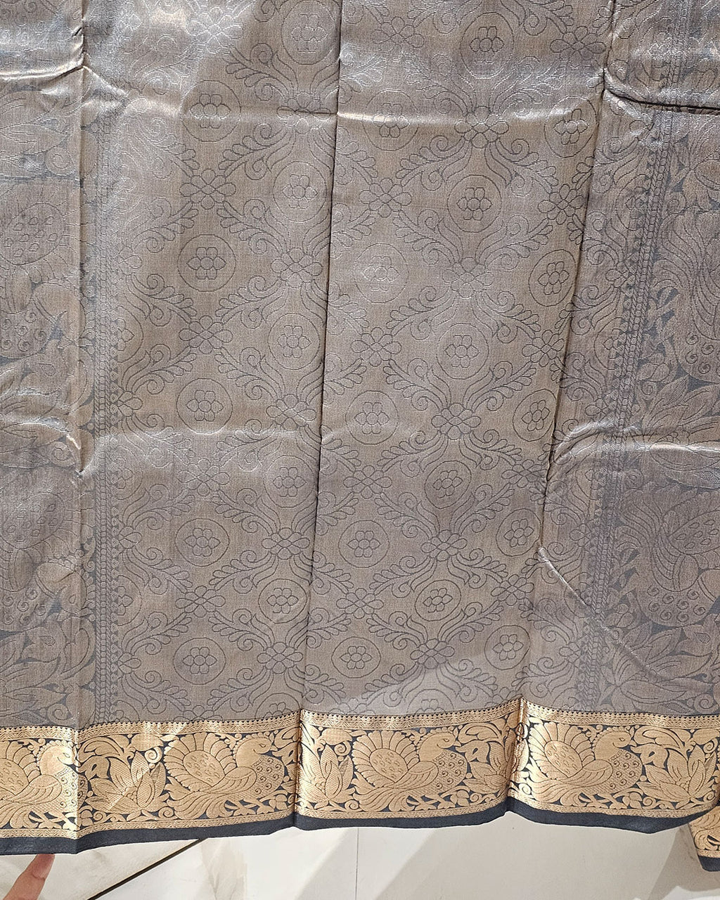 Kanjivaram Silk Saree  Light Gold Jari Butti with 4-Inch Border & Brocade Pallu