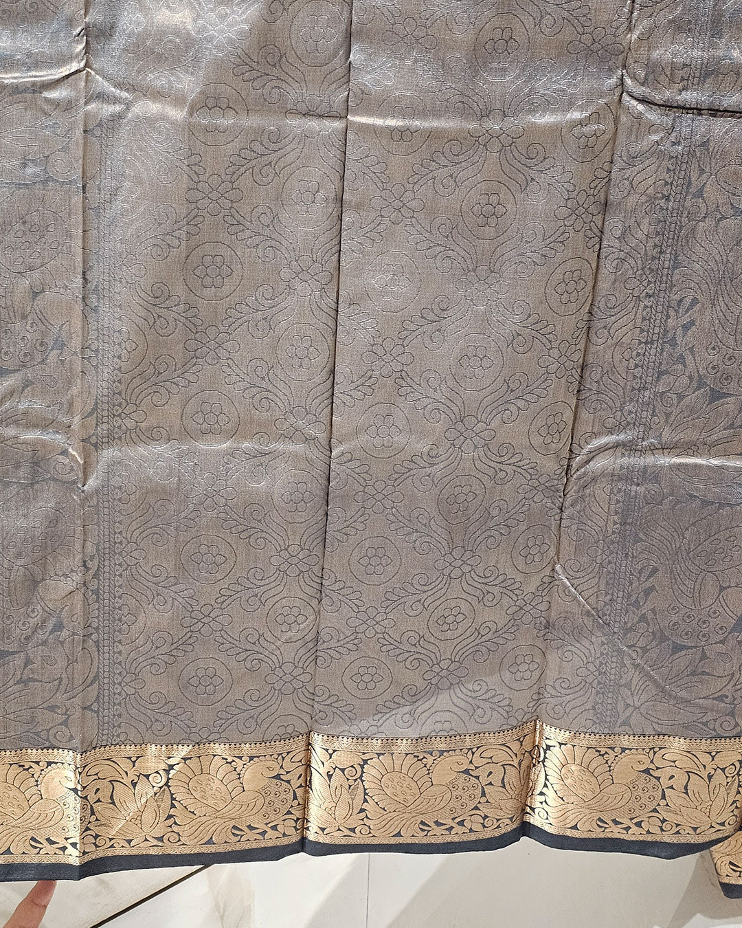 Kanjivaram Silk Saree  Light Gold Jari Butti with 4-Inch Border & Brocade Pallu