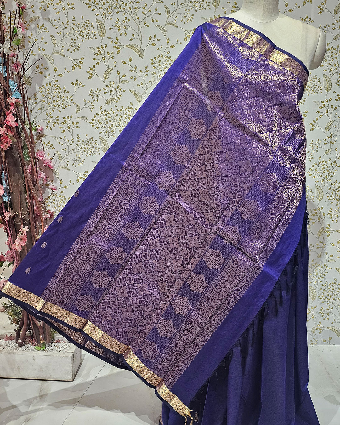 Kanjivaram Silk Saree  Light Gold Jari Butti with Small Border & Brocade Pallu