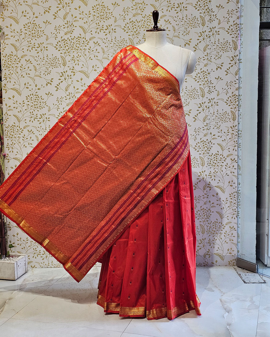 Kanjivaram Silk Saree  Light Gold Jari Meena Butti with Small Border & Brocade Pallu