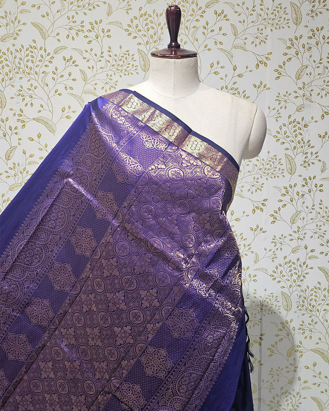 Kanjivaram Silk Saree  Light Gold Jari Butti with Small Border & Brocade Pallu