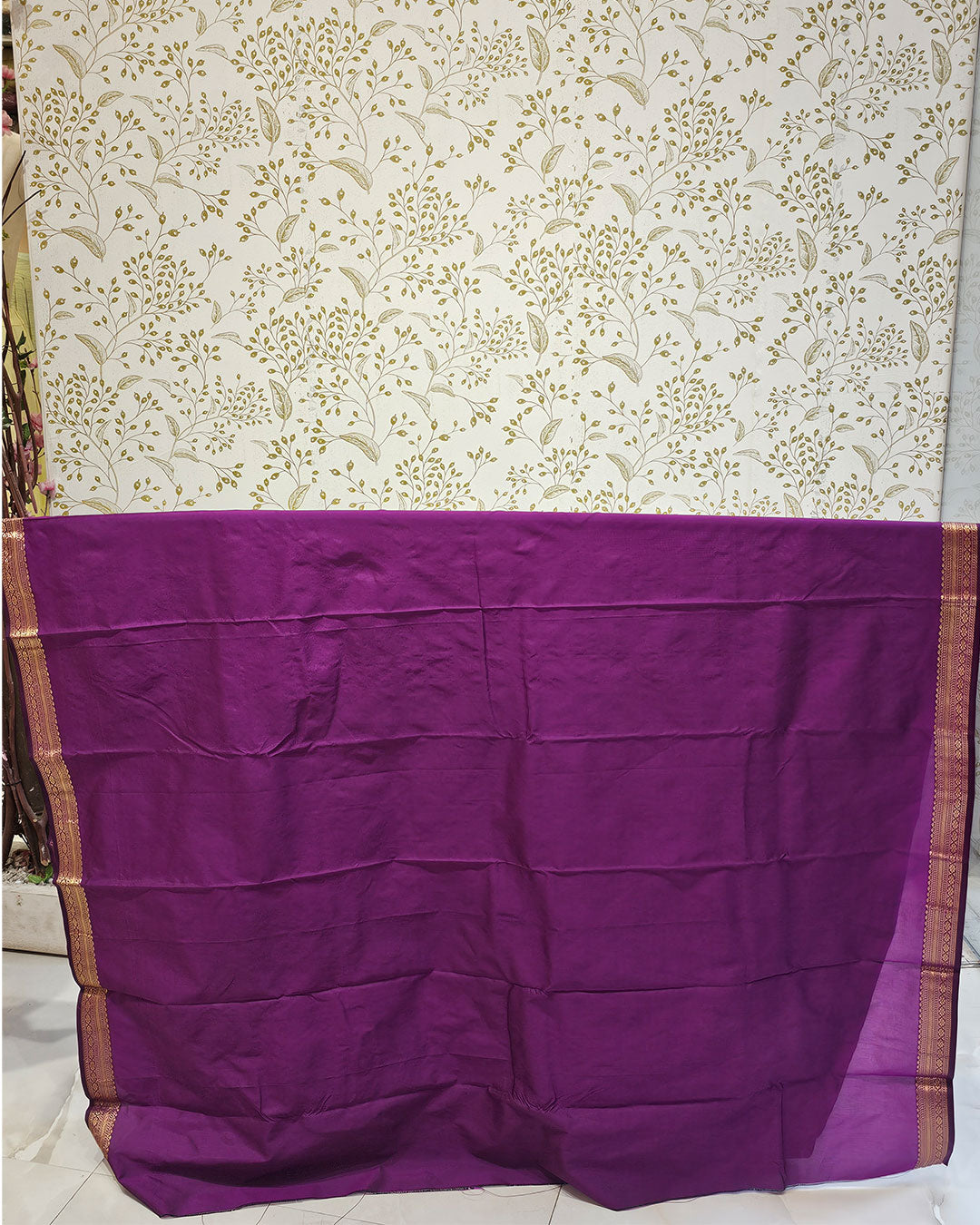 Kanjivaram Silk Saree  Light Gold Jari Meena Butti with Small Border & Brocade Pallu