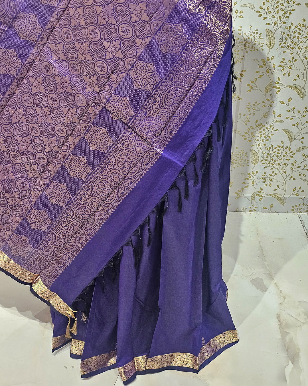 Kanjivaram Silk Saree  Light Gold Jari Butti with Small Border & Brocade Pallu