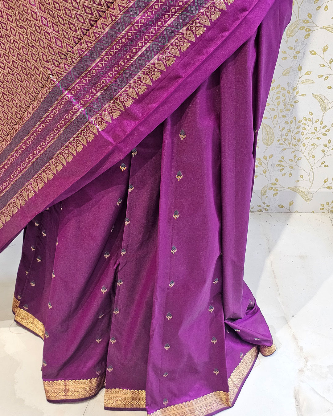 Kanjivaram Silk Saree  Light Gold Jari Meena Butti with Small Border & Brocade Pallu