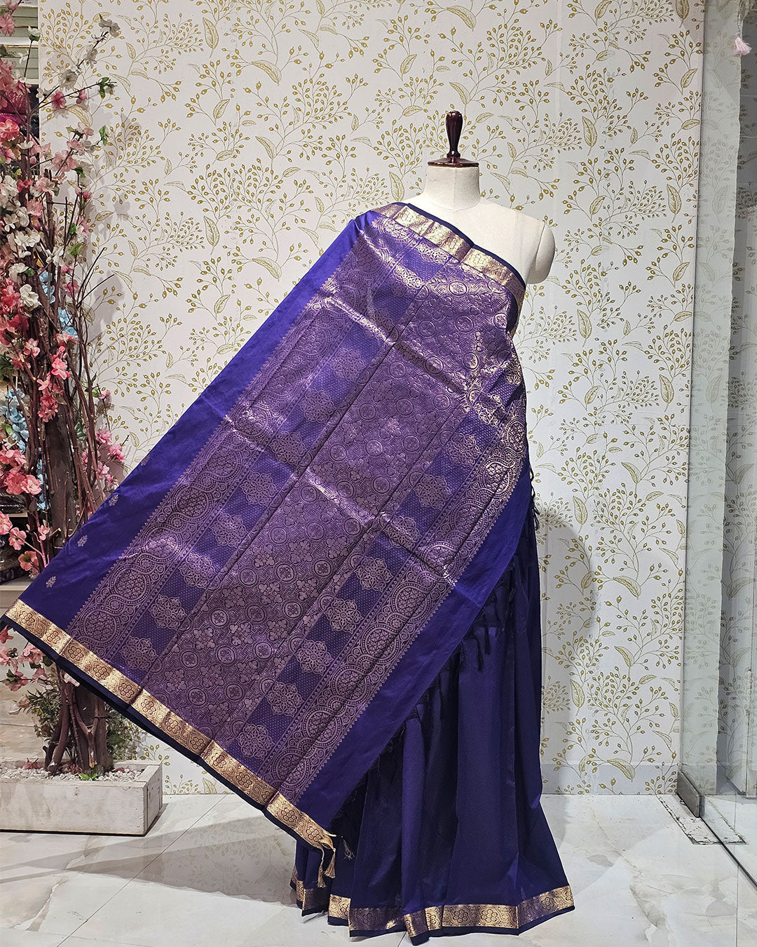 Kanjivaram Silk Saree  Light Gold Jari Butti with Small Border & Brocade Pallu