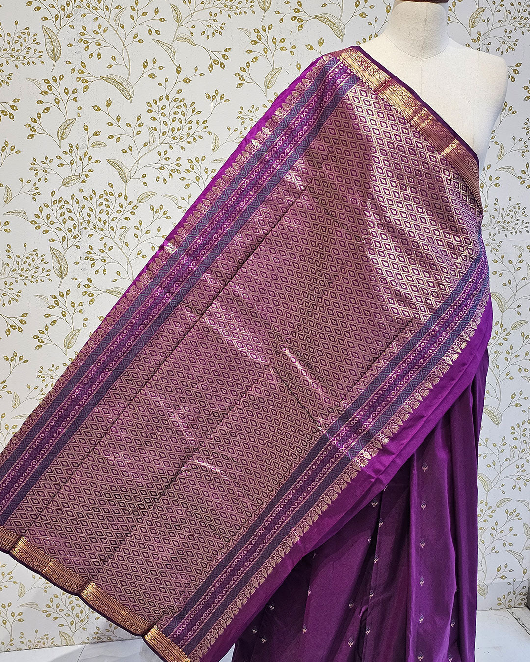 Kanjivaram Silk Saree  Light Gold Jari Meena Butti with Small Border & Brocade Pallu