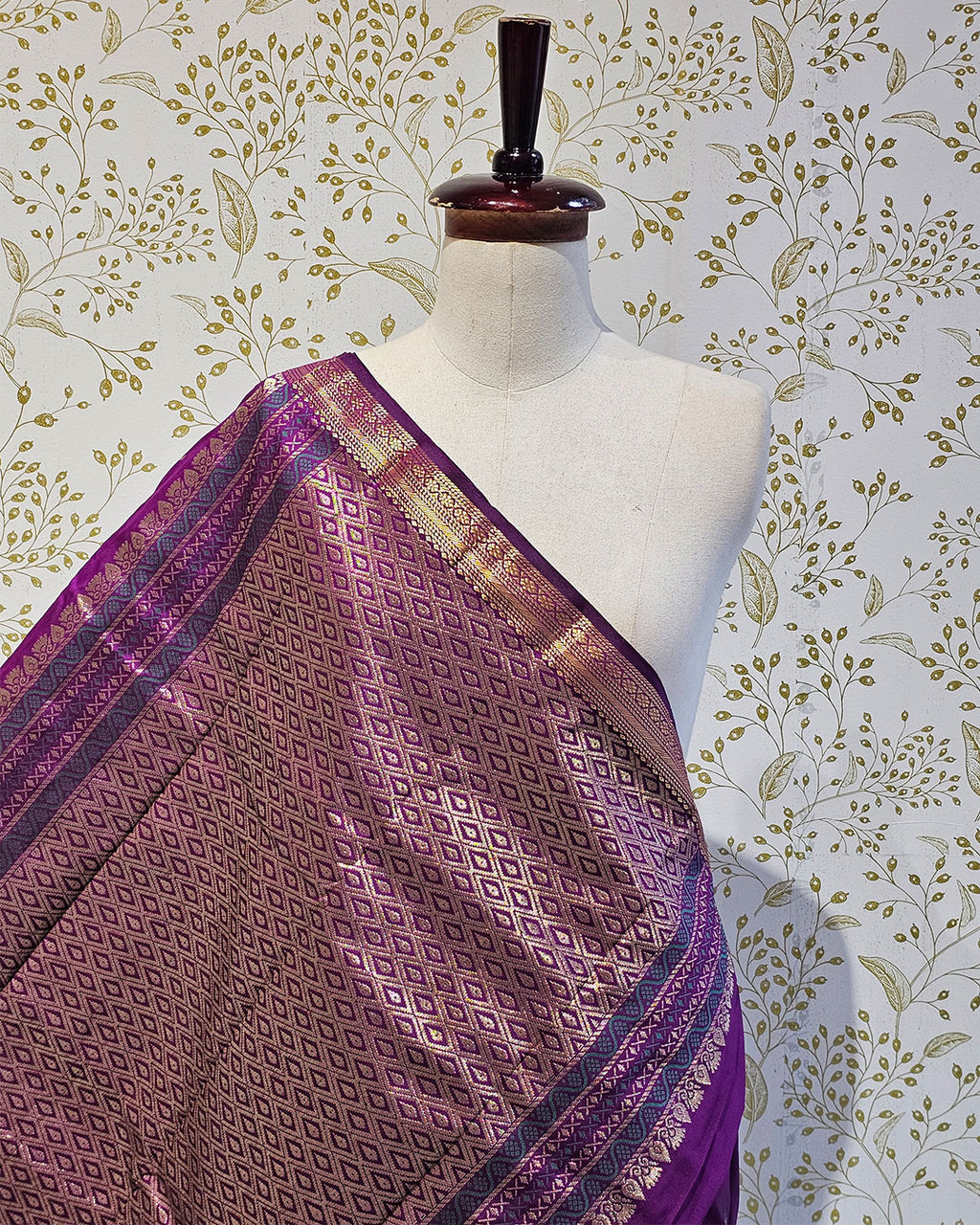 Kanjivaram Silk Saree  Light Gold Jari Meena Butti with Small Border & Brocade Pallu