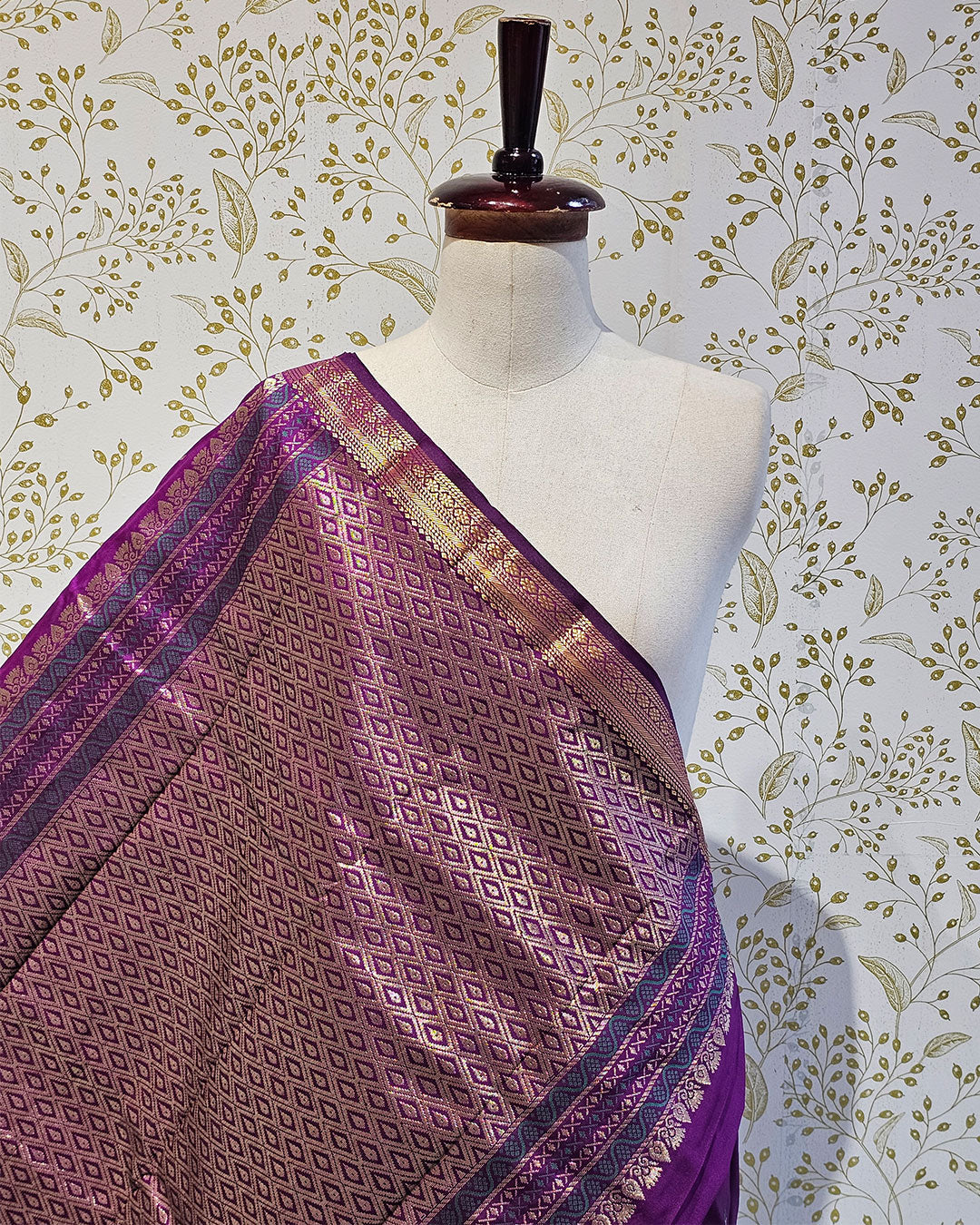 Kanjivaram Silk Saree  Light Gold Jari Meena Butti with Small Border & Brocade Pallu