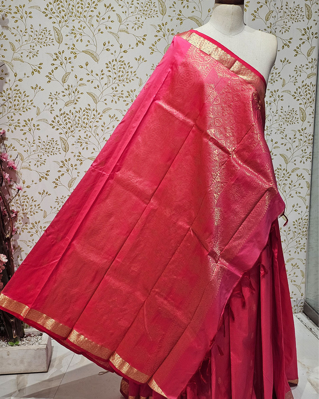Kanjivaram Silk Saree  Light Gold Jari Butti with Small Border & Brocade Pallu