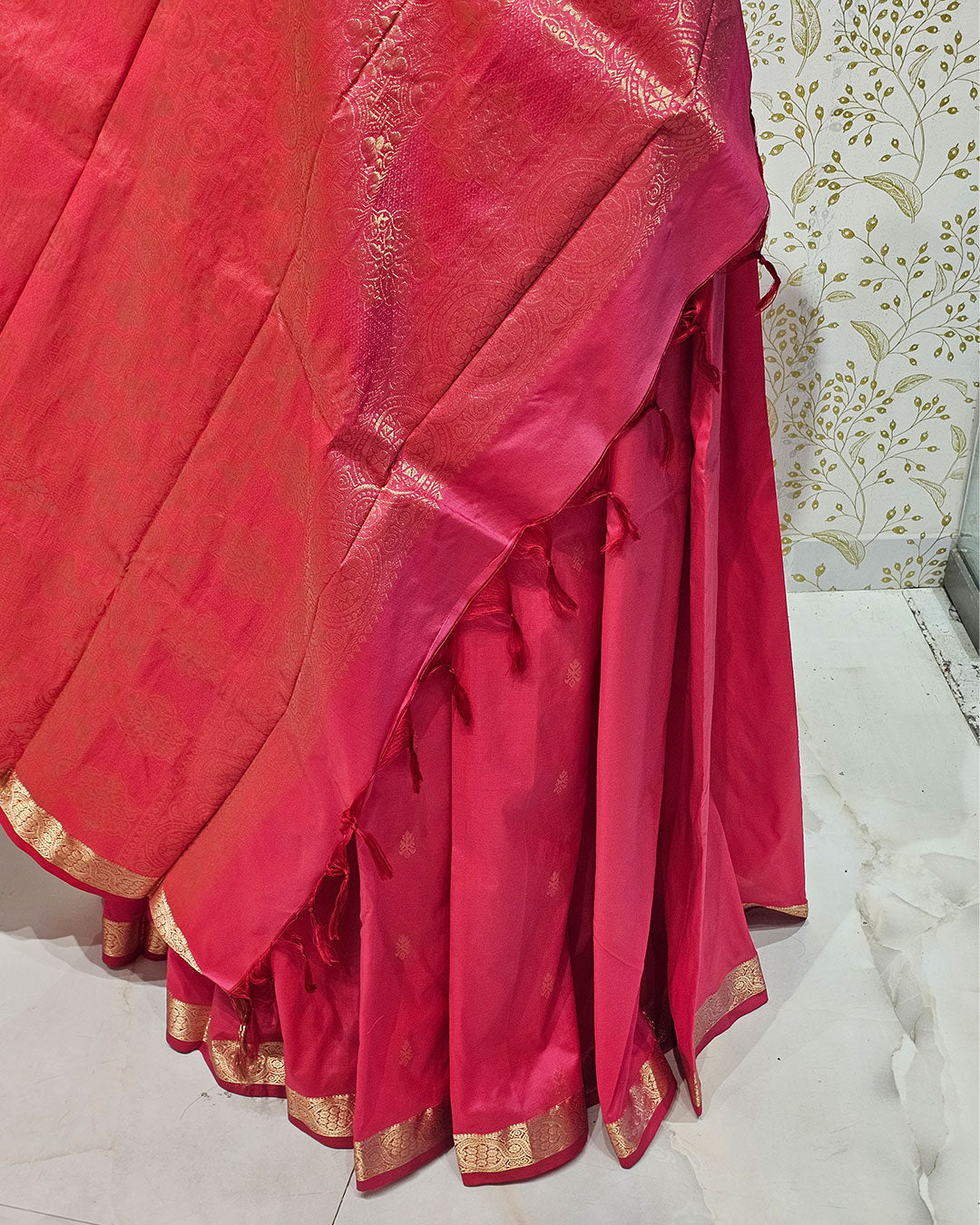 Kanjivaram Silk Saree  Light Gold Jari Butti with Small Border & Brocade Pallu