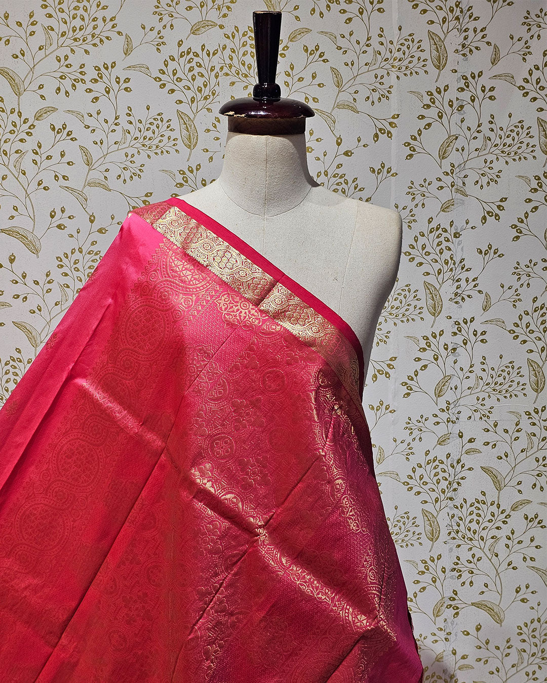 Kanjivaram Silk Saree  Light Gold Jari Butti with Small Border & Brocade Pallu