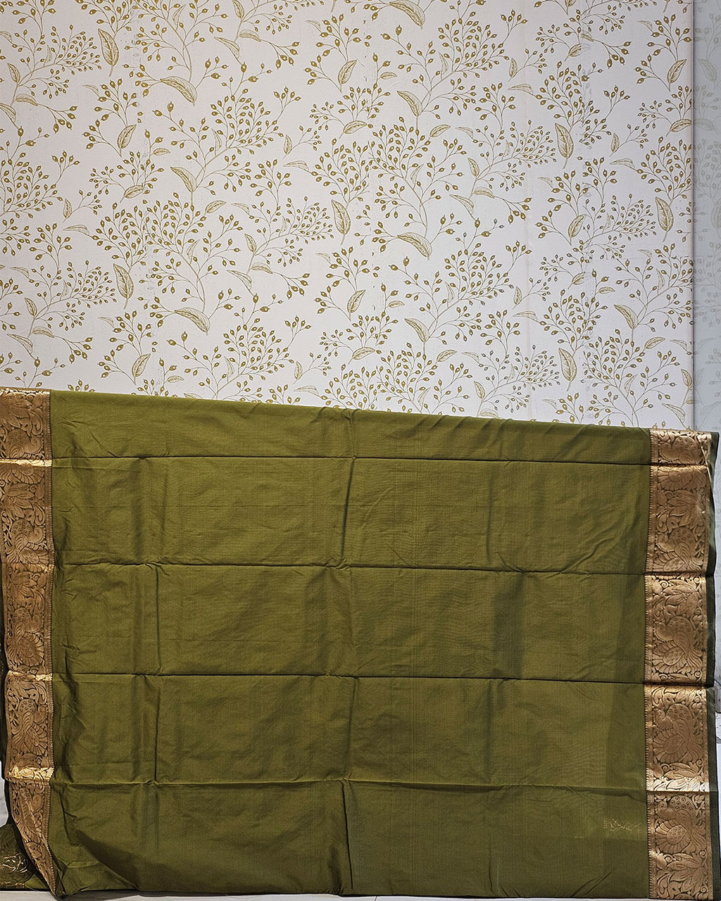 Kanjivaram Silk Saree  Light Gold Jari Butti with 4-Inch Border & Brocade Pallu