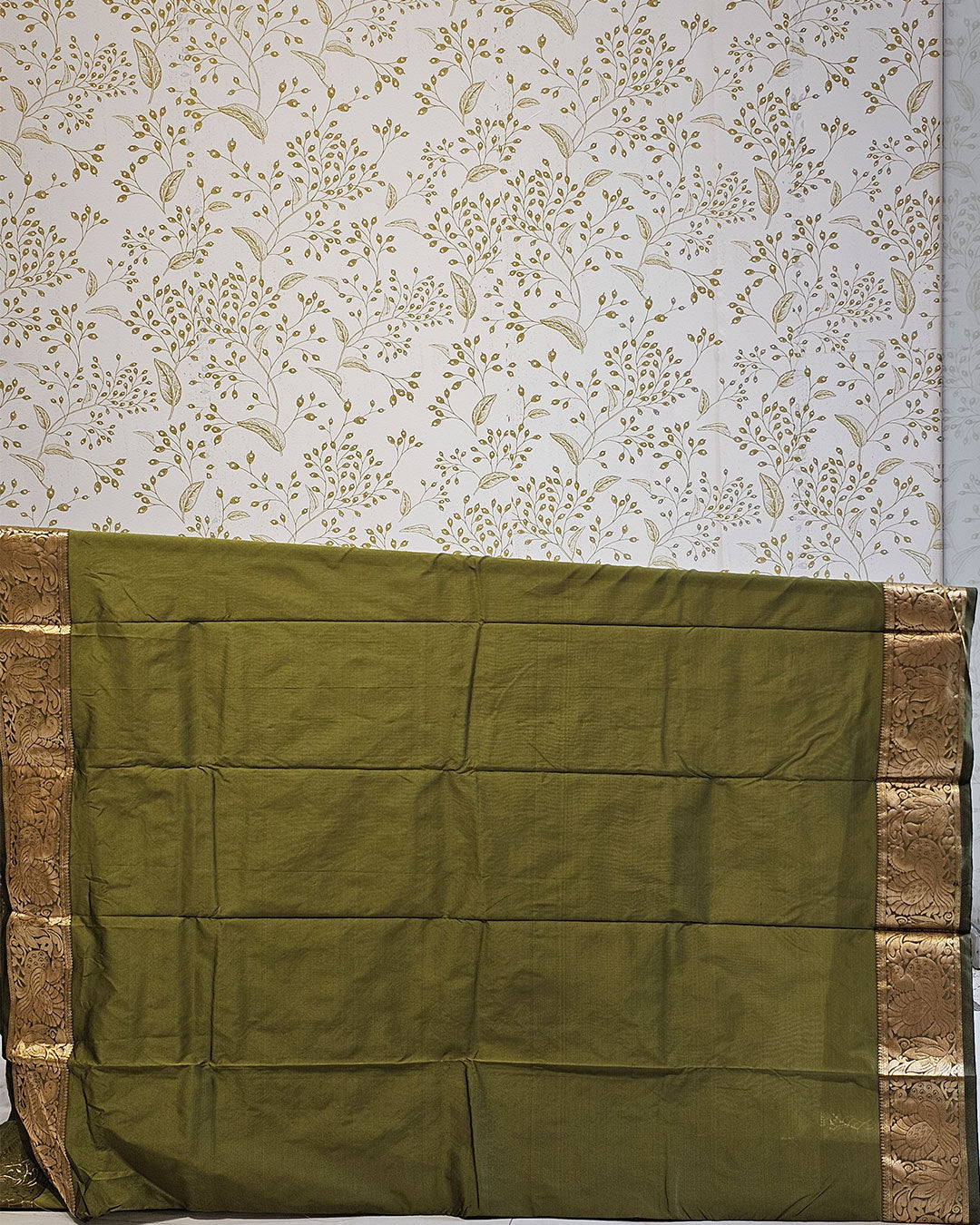 Kanjivaram Silk Saree  Light Gold Jari Butti with 4-Inch Border & Brocade Pallu