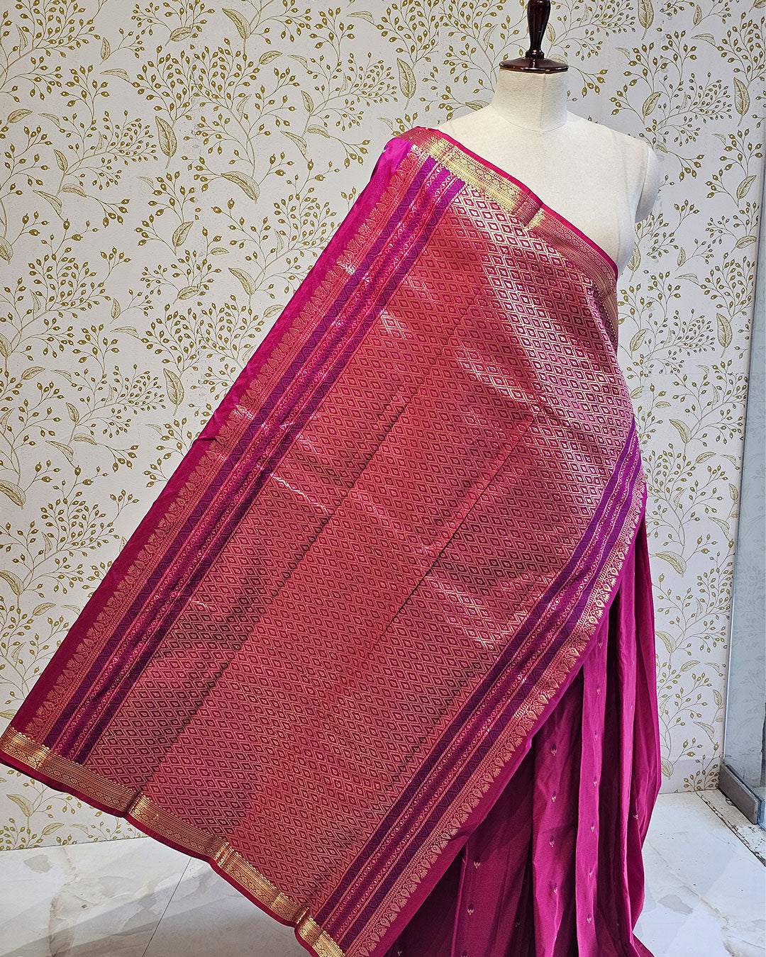 Kanjivaram Silk Saree  Light Gold Jari Meena Butti with Small Border & Brocade Pallu