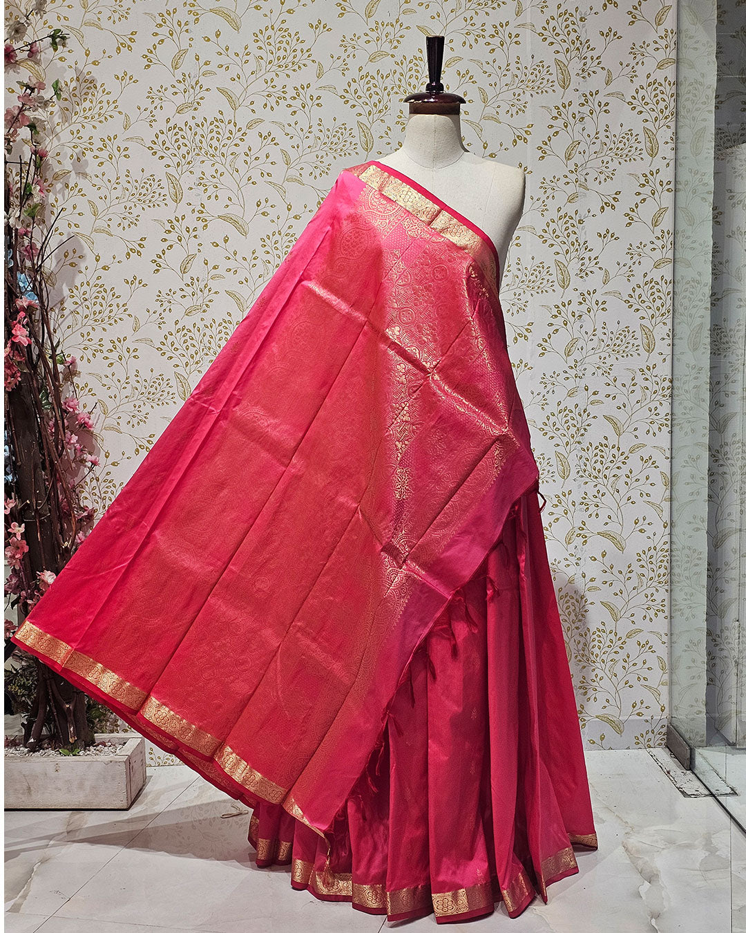 Kanjivaram Silk Saree  Light Gold Jari Butti with Small Border & Brocade Pallu