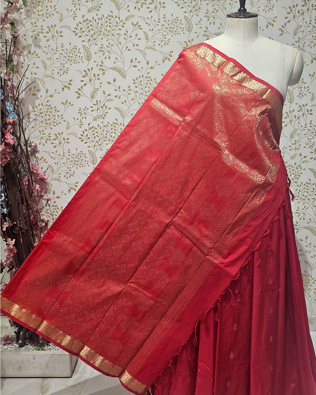 Kanjivaram Silk Saree  Light Gold Jari Butti with Small Border & Brocade Pallu
