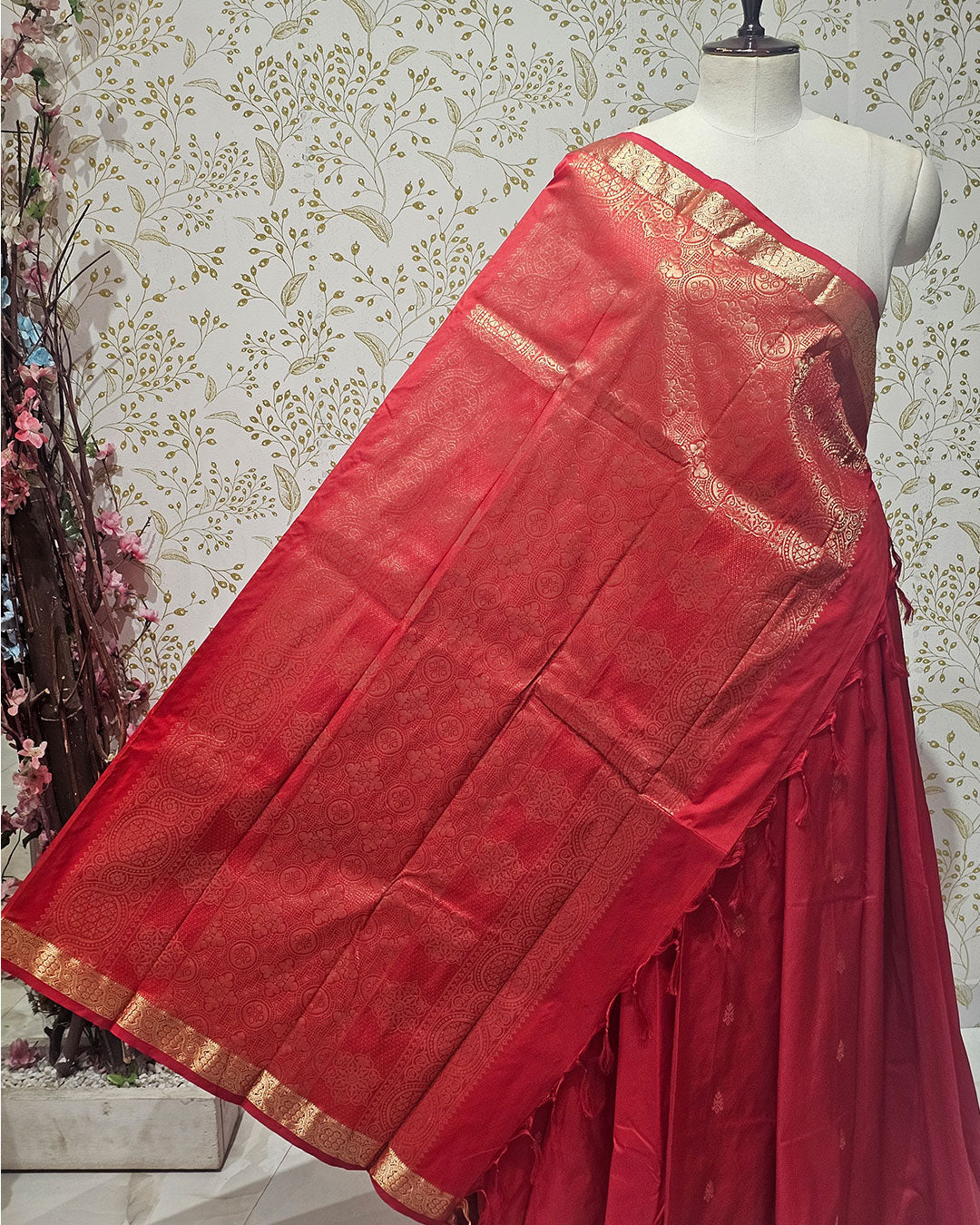 Kanjivaram Silk Saree  Light Gold Jari Butti with Small Border & Brocade Pallu