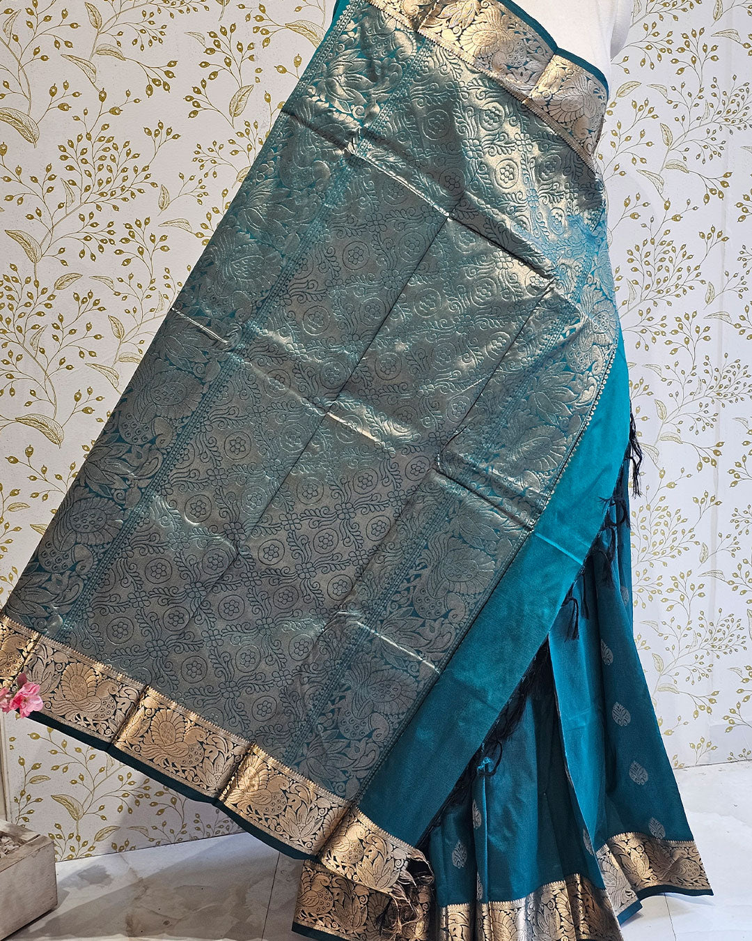 Kanjivaram Silk Saree  Light Gold Jari Butti with 4-Inch Border & Brocade Pallu