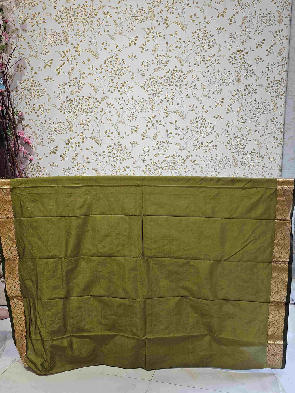 Kanjivaram Silk Saree  Light Gold Gulchadi Butti with Fancy Small Border & Brocade Pallu