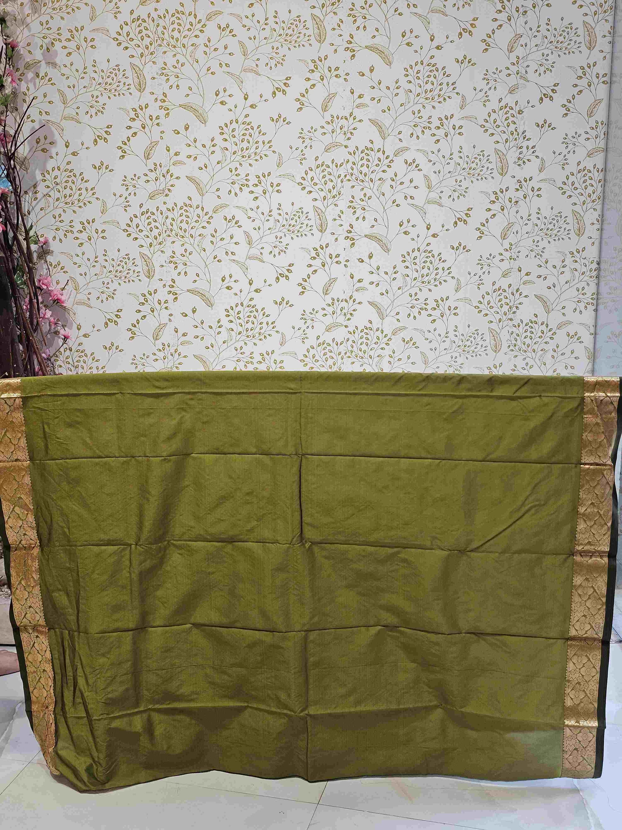 Kanjivaram Silk Saree  Light Gold Gulchadi Butti with Fancy Small Border & Brocade Pallu