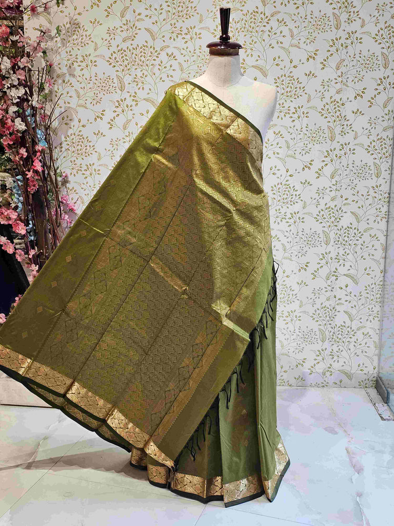 Kanjivaram Silk Saree  Light Gold Gulchadi Butti with Fancy Small Border & Brocade Pallu