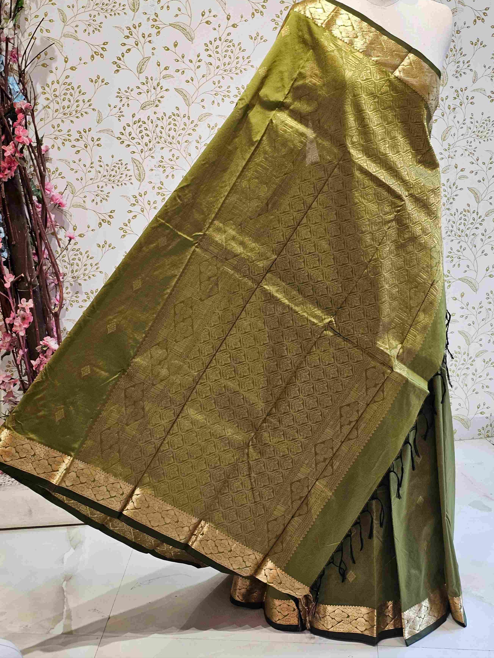 Kanjivaram Silk Saree  Light Gold Gulchadi Butti with Fancy Small Border & Brocade Pallu