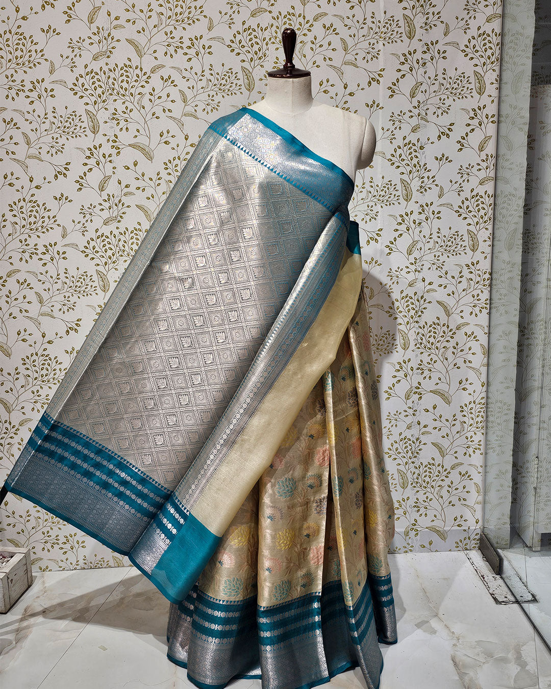 Tissue Kanjivaram Saree  Lotus Jaal with Checked Skirt Border & Brocade Pallu