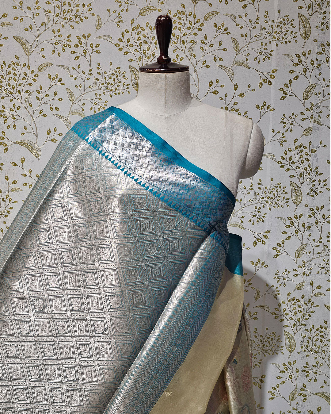 Tissue Kanjivaram Saree  Lotus Jaal with Checked Skirt Border & Brocade Pallu
