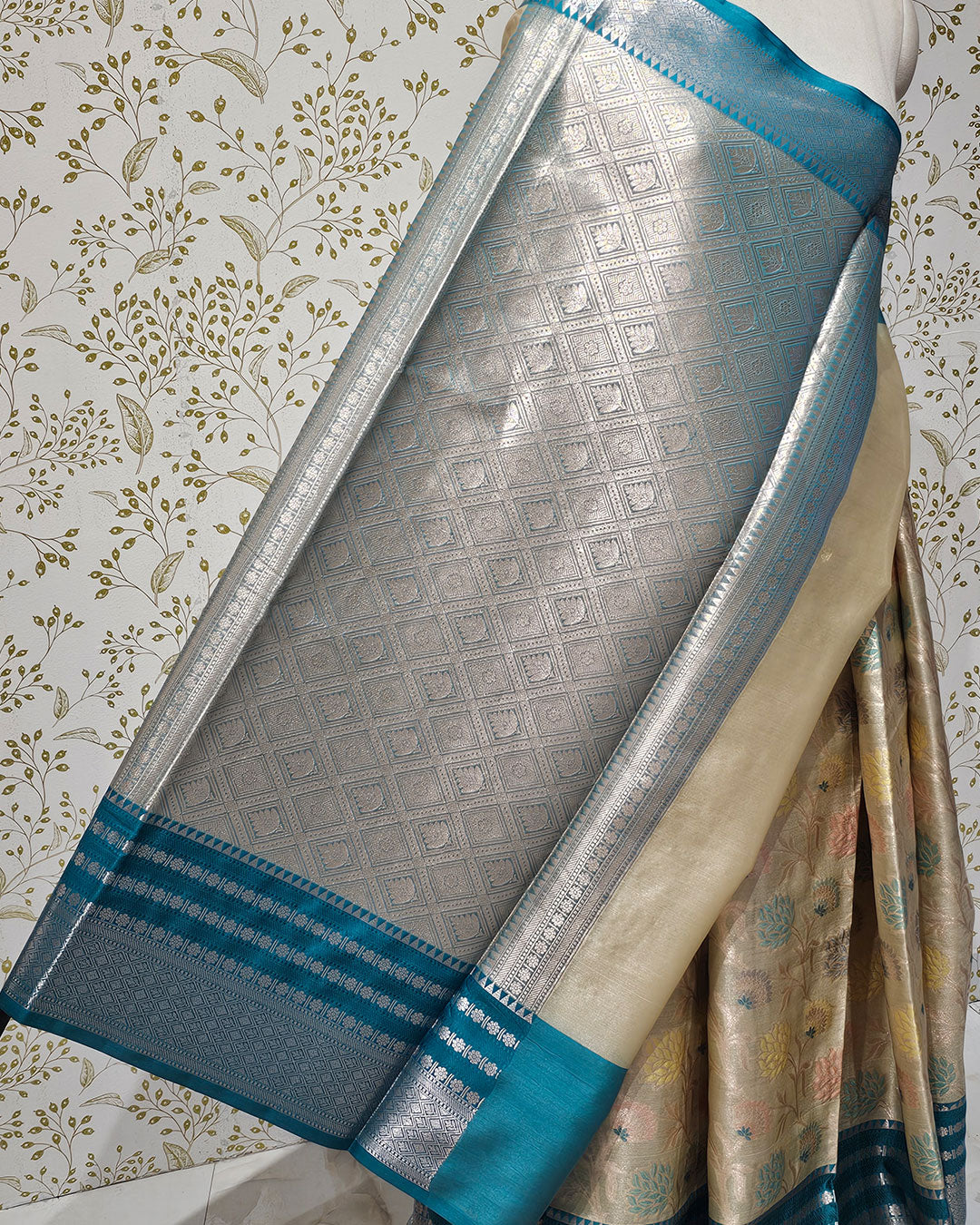 Tissue Kanjivaram Saree  Lotus Jaal with Checked Skirt Border & Brocade Pallu