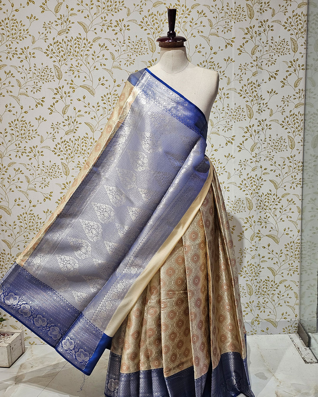 Tissue Kanjivaram Saree  Meenakari Butti Design with Skirt Border & Brocade Pallu